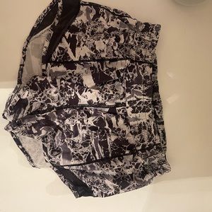 Lululemon Hotty Hot 2.5 Shorts